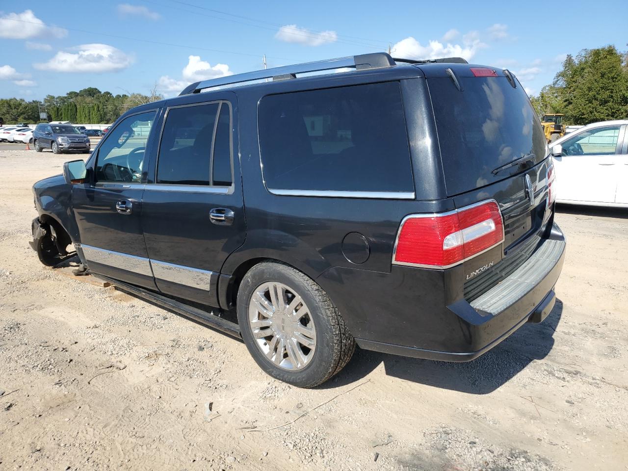 Lincoln Navigator Image 2