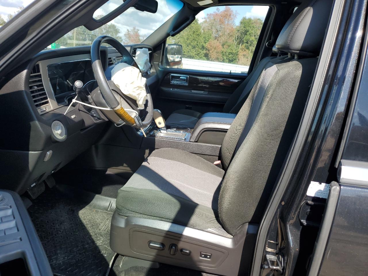 Lincoln Navigator Image 6