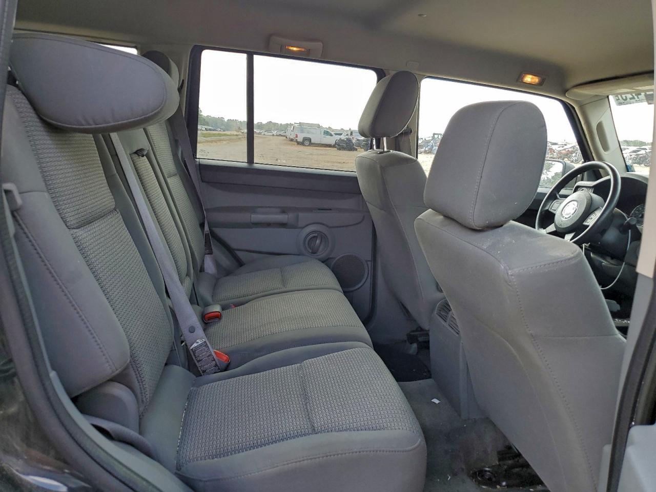 Jeep Commander Image 3