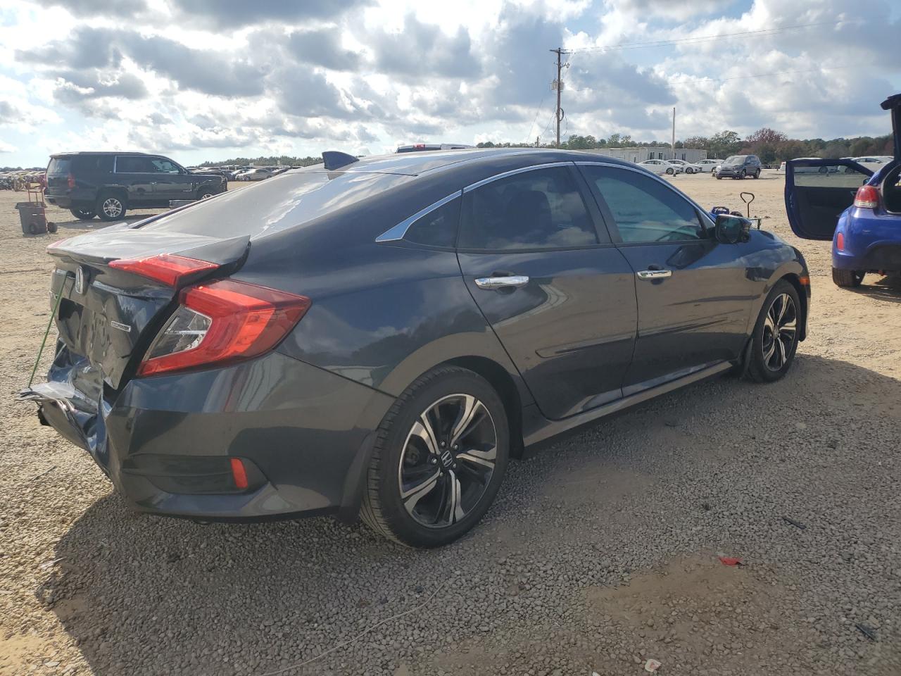 Honda Civic Touring Image 11