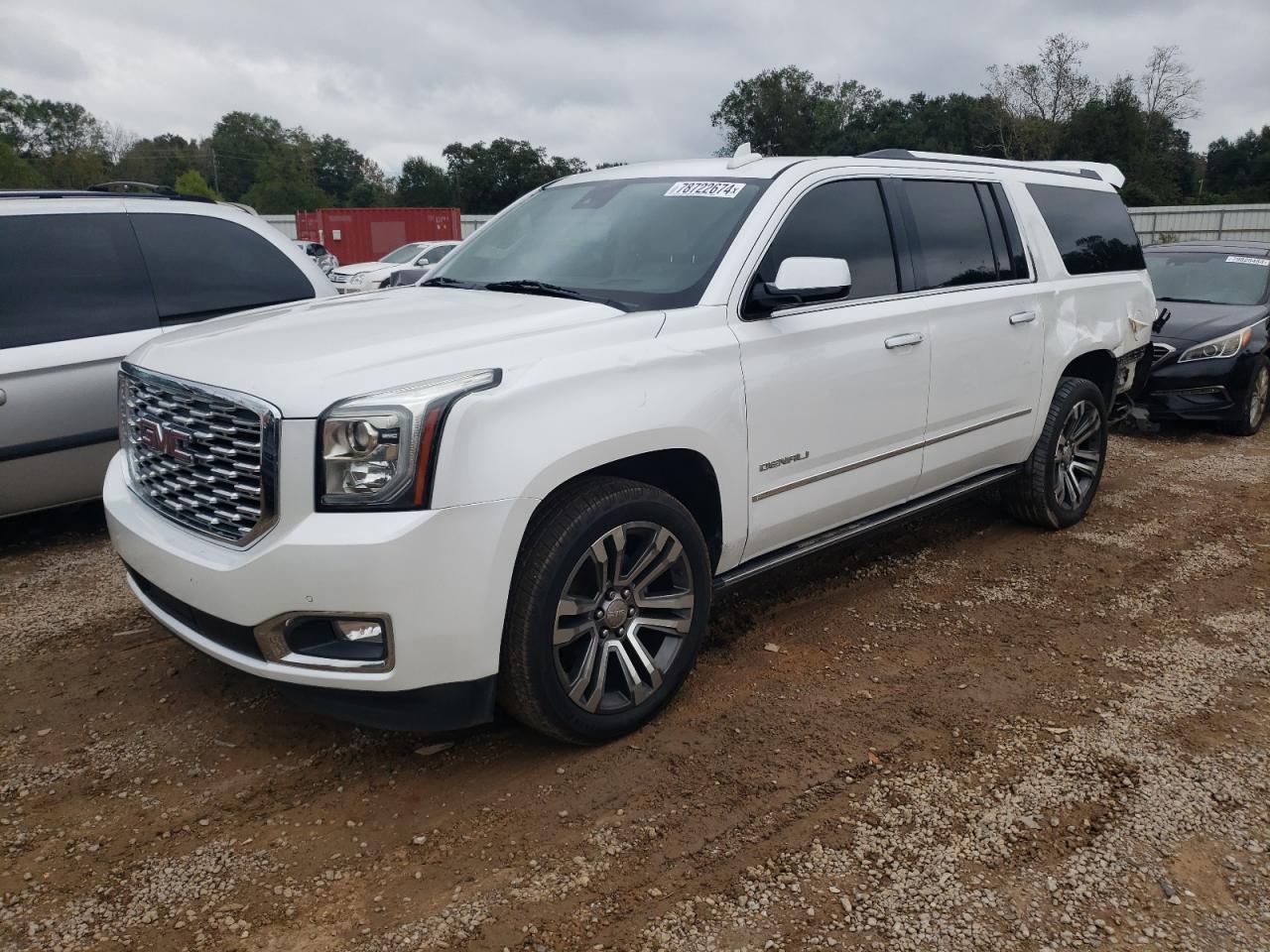 GMC Yukon Denali Image 1