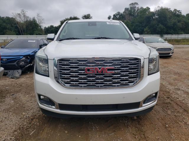 GMC Yukon Denali Image 9