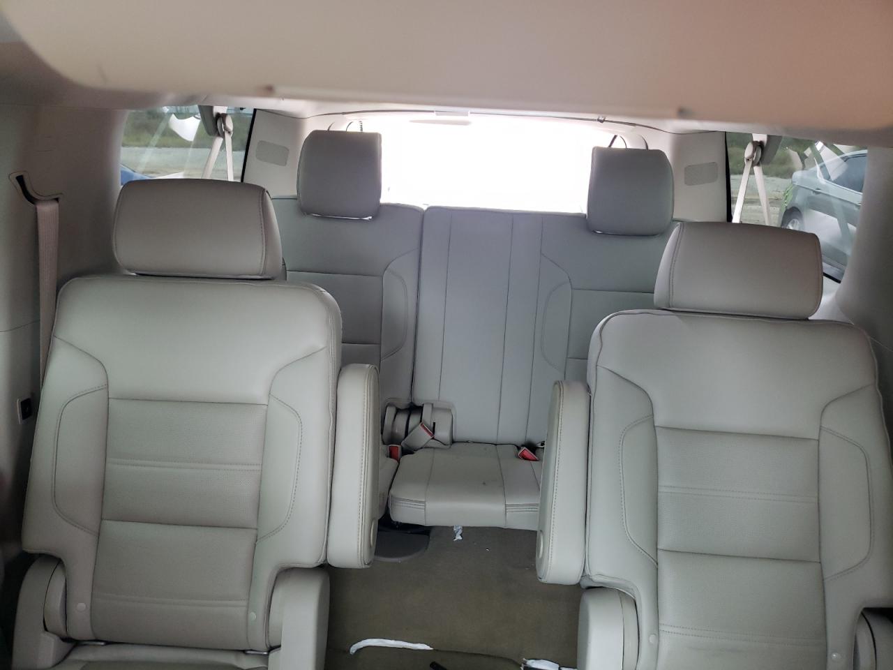 GMC Yukon Denali Image 11