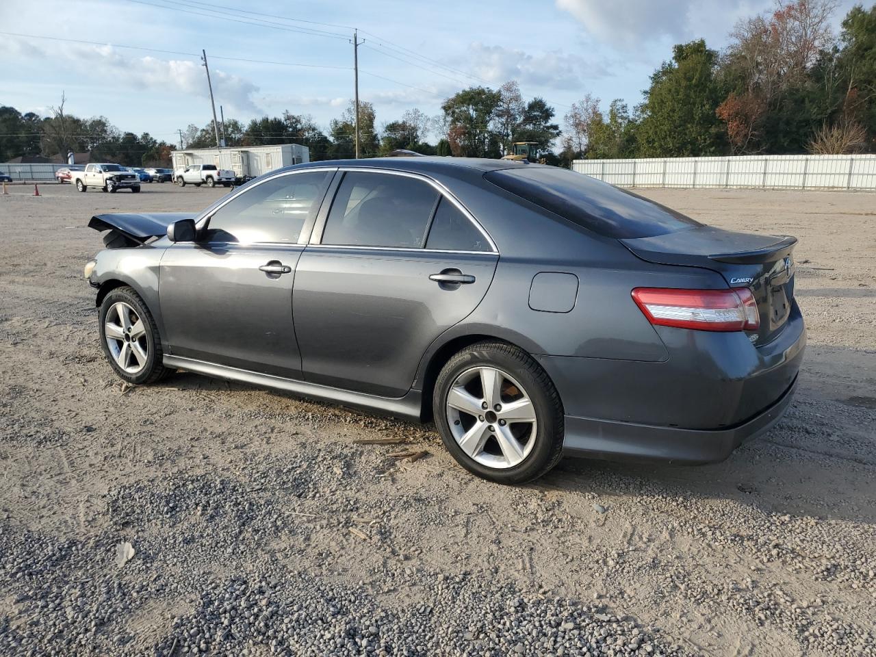 Toyota Camry Base Image 9