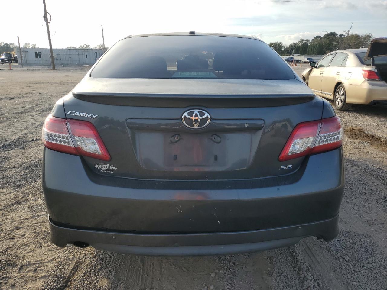 Toyota Camry Base Image 6