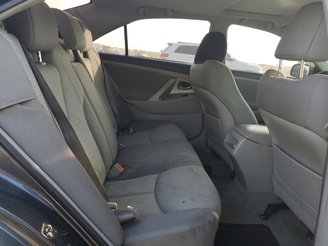 Toyota Camry Base Image 11