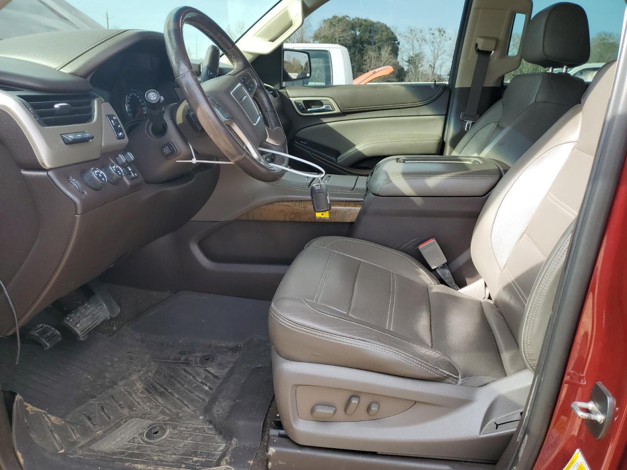 GMC Yukon Denali Image 2