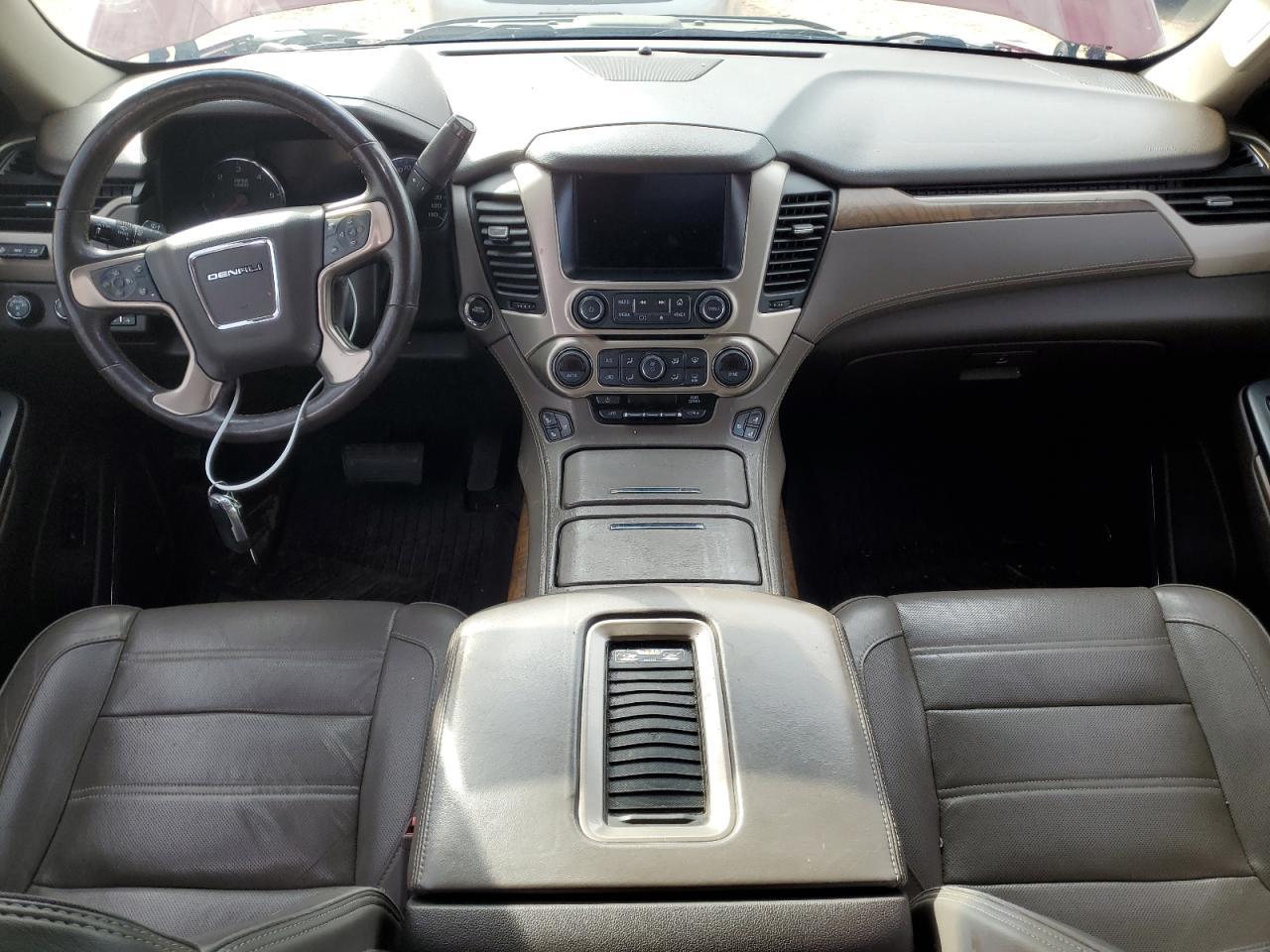 GMC Yukon Denali Image 12