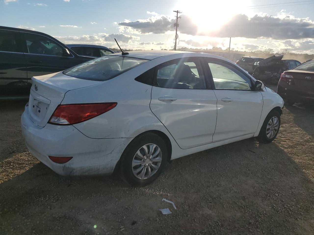 Hyundai ACCENT Se Image 2