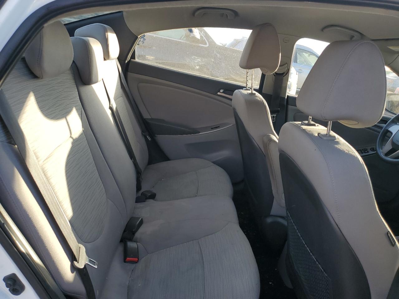 Hyundai ACCENT Se Image 9