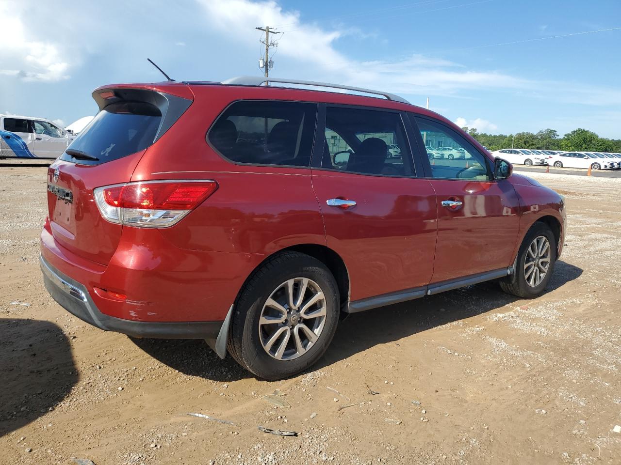 Nissan Pathfinder S Image 2