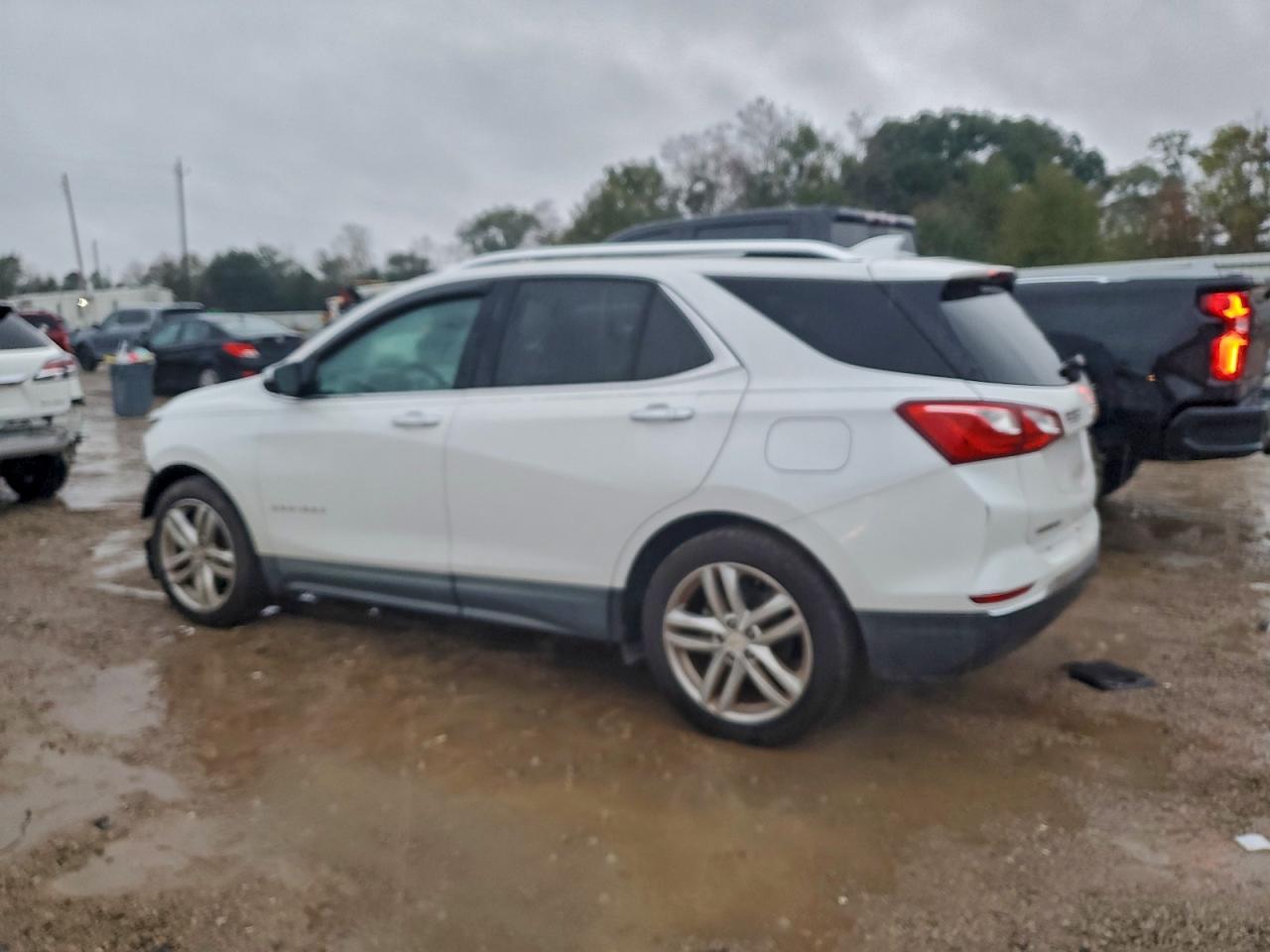 Chevrolet Equinox Premier Image 2