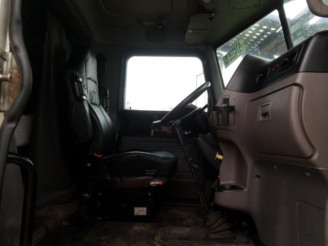 Peterbilt 388 Image 3