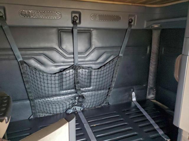 Freightliner Cascadia Image 2