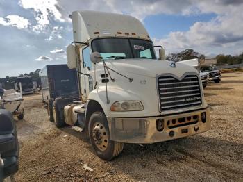  Salvage Mack Cxu613