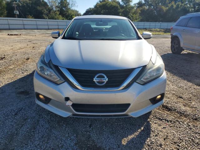 Nissan Altima 2.5 Image 8