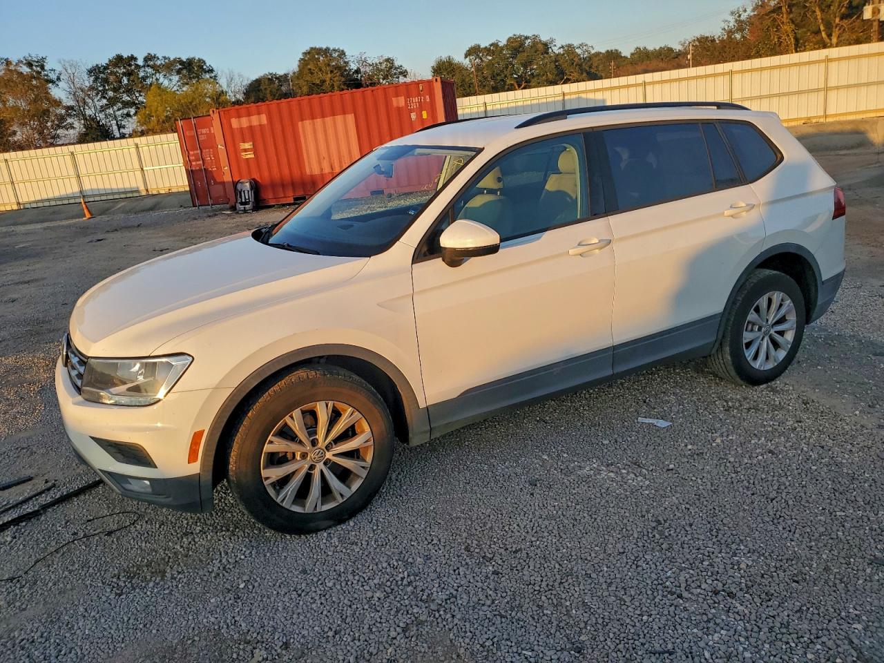 Volkswagen Tiguan S Image 1