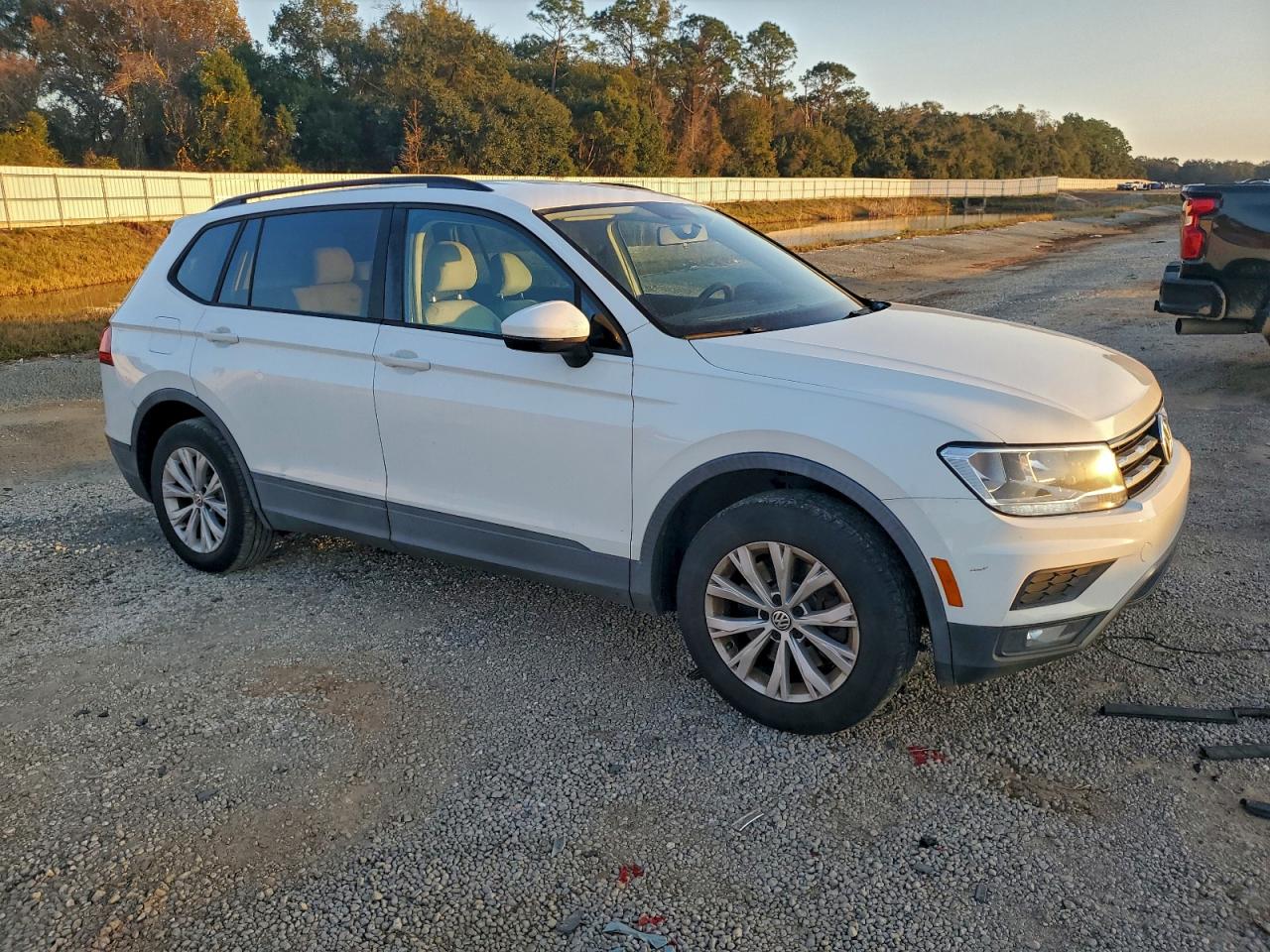Volkswagen Tiguan S Image 7