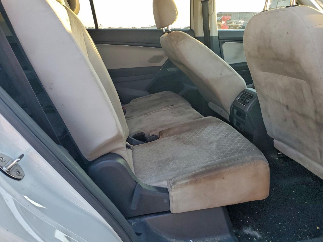 Volkswagen Tiguan S Image 8