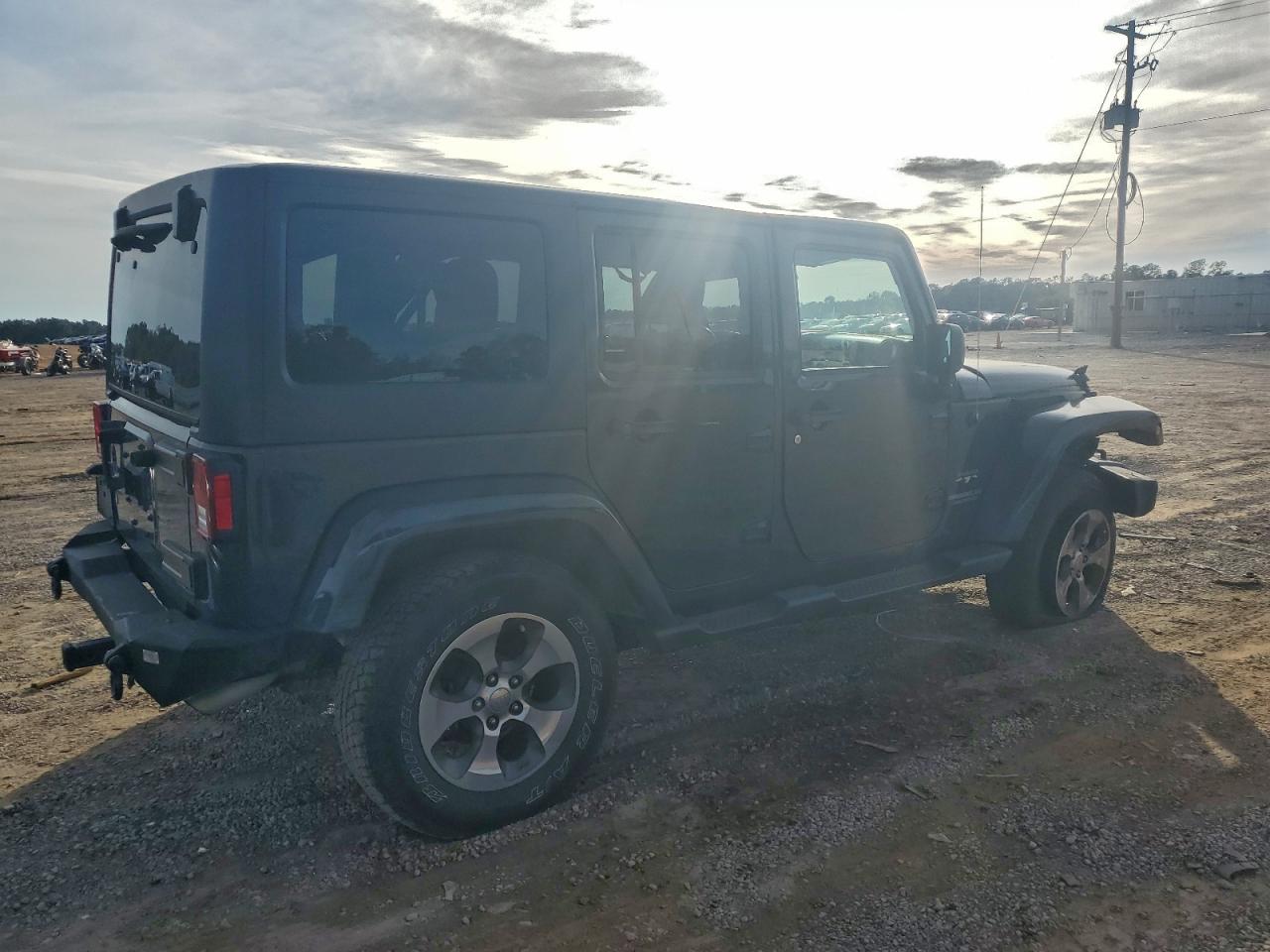 Jeep Wrangler Sahara Image 4