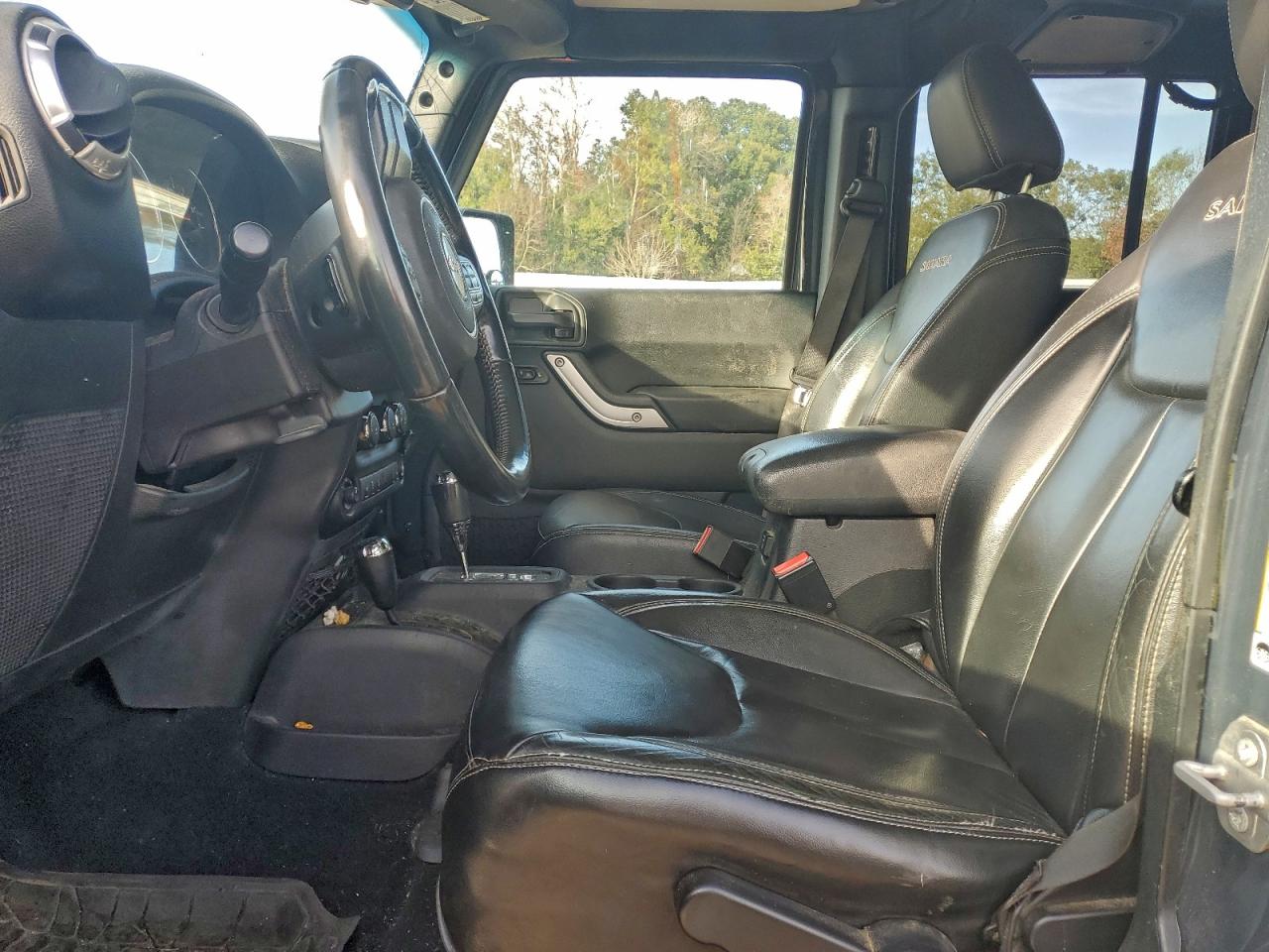 Jeep Wrangler Sahara Image 11