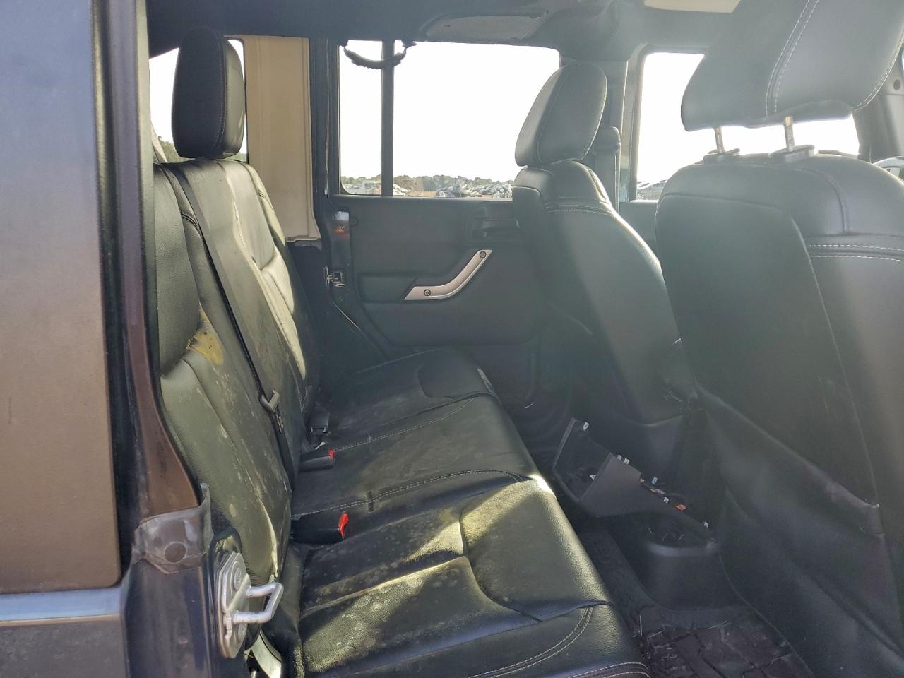 Jeep Wrangler Sahara Image 12