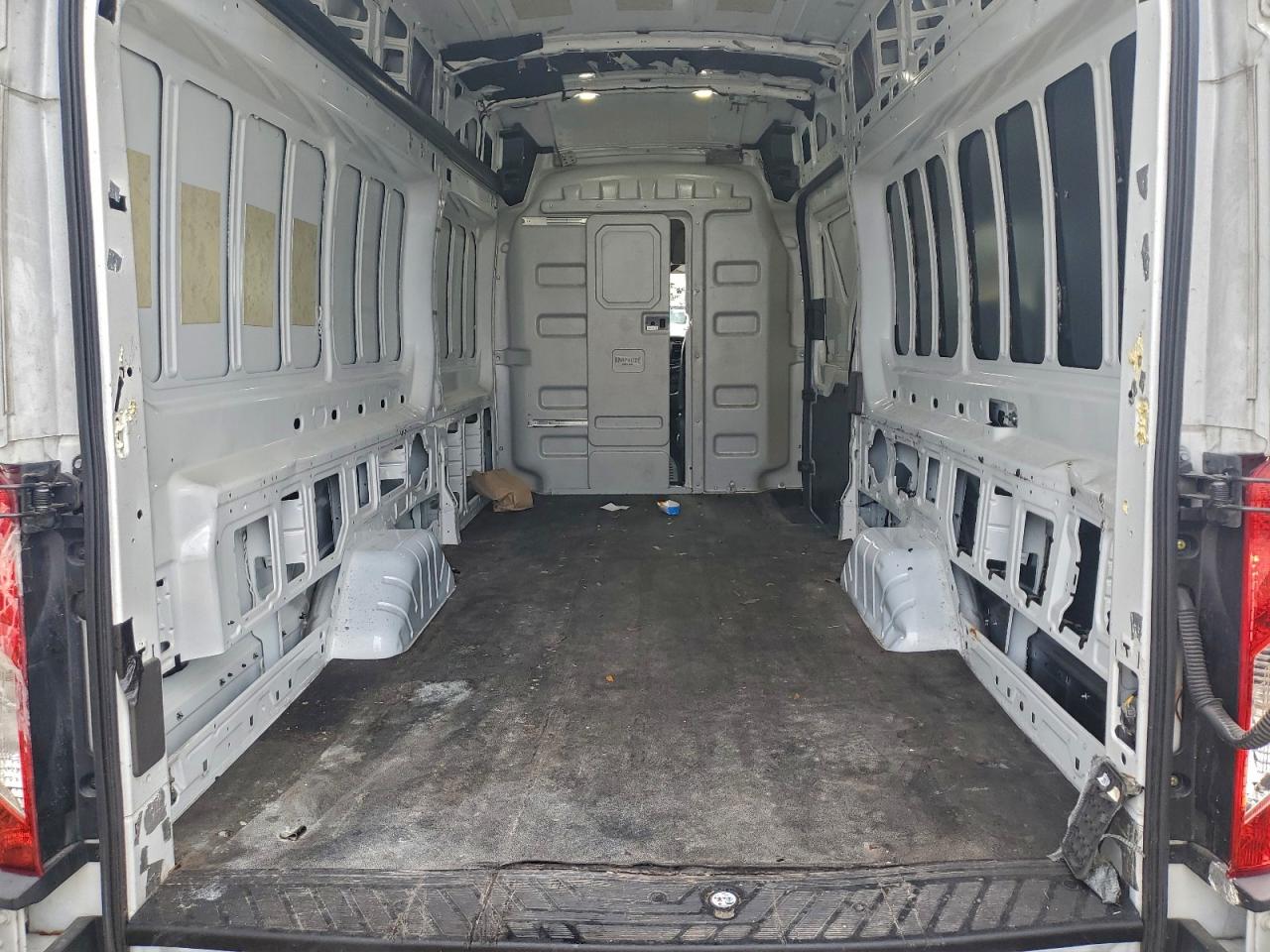 Ford Transit T-350 Image 2