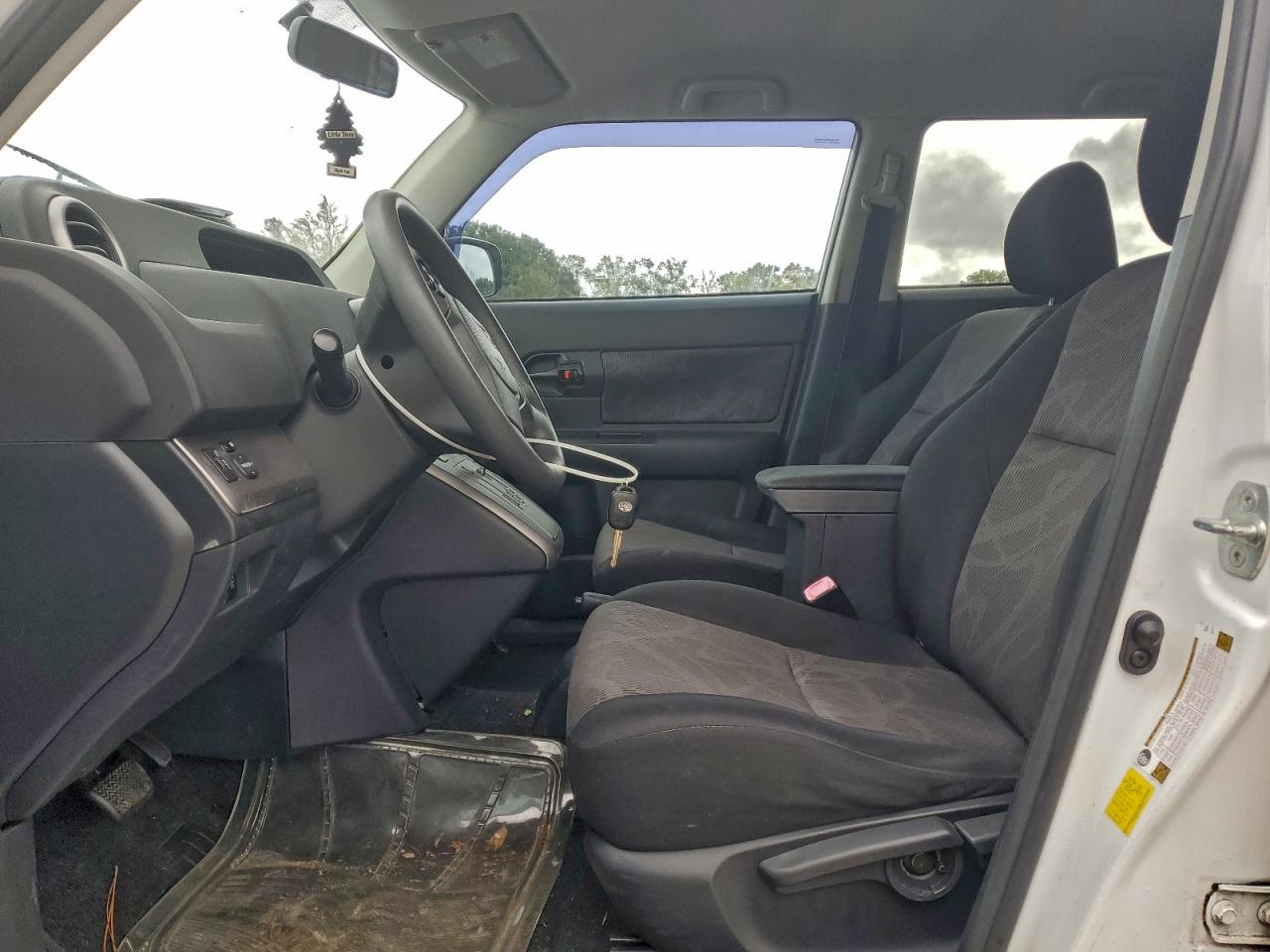 Toyota Scion Image 7