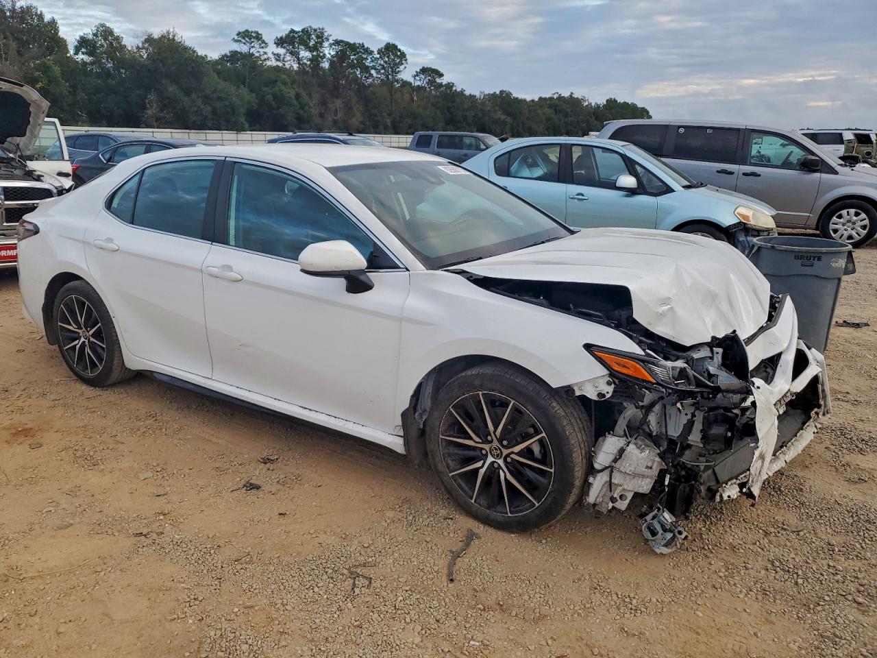 Toyota Camry Se Image 4