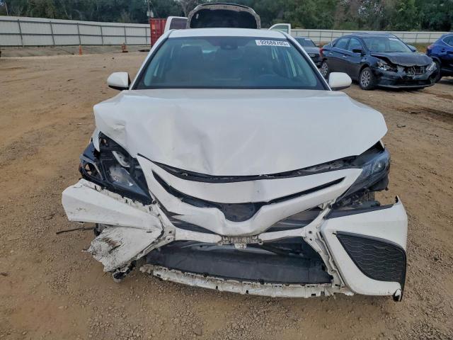 Toyota Camry Se Image 6