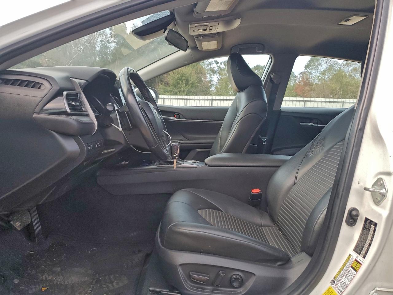 Toyota Camry Se Image 7