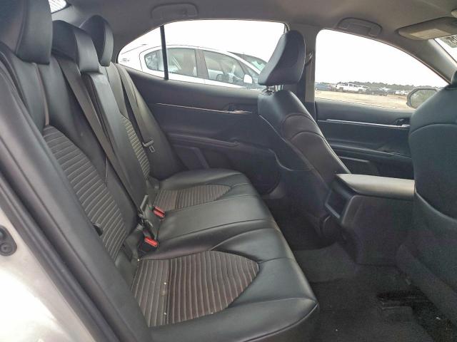 Toyota Camry Se Image 8