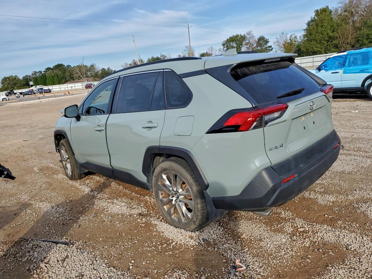 Toyota RAV4 Xle Premium Image 6