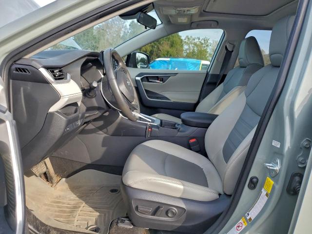 Toyota RAV4 Xle Premium Image 9