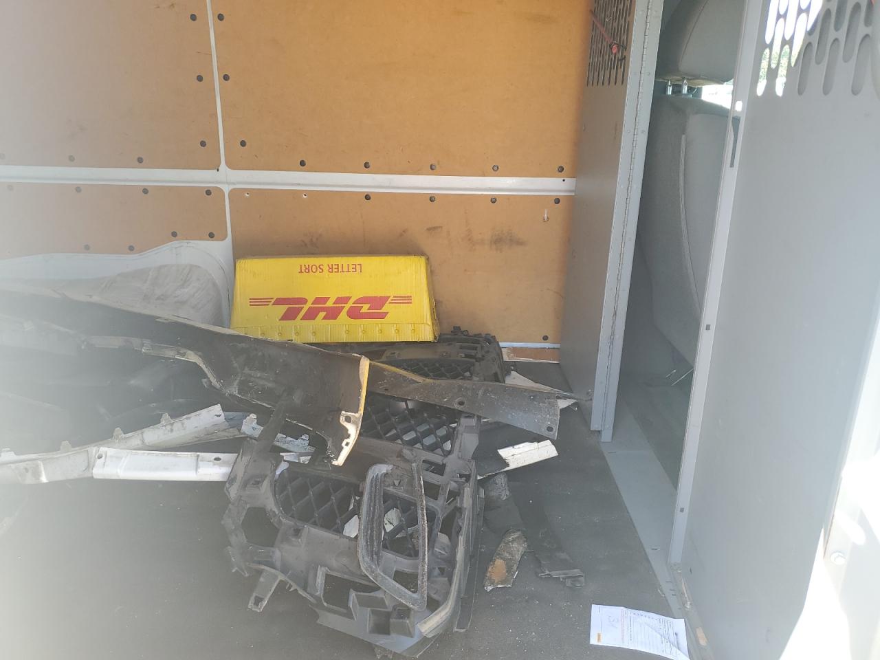 Nissan Nv 2500 S Image 12