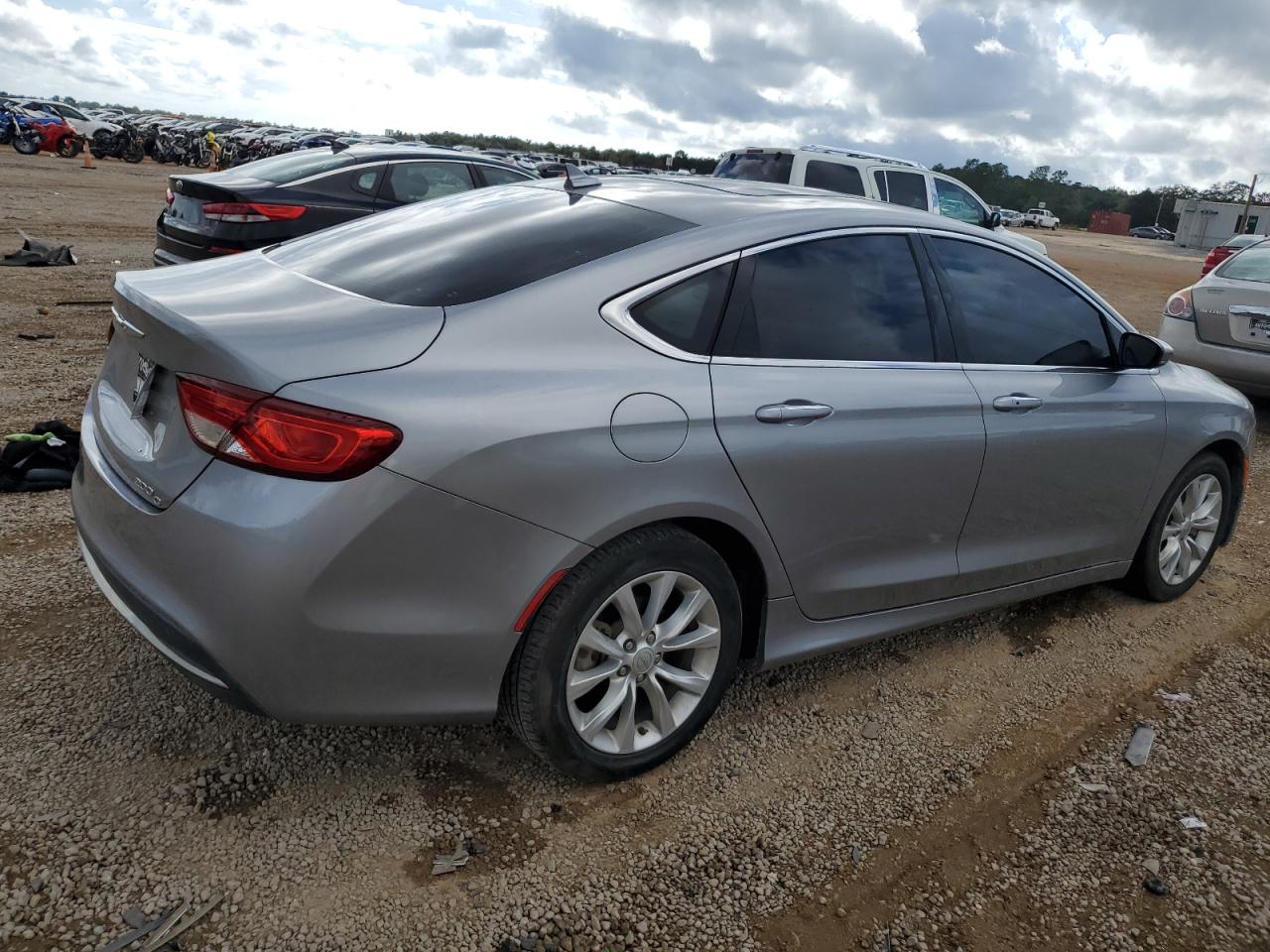 Chrysler 200 C Image 2