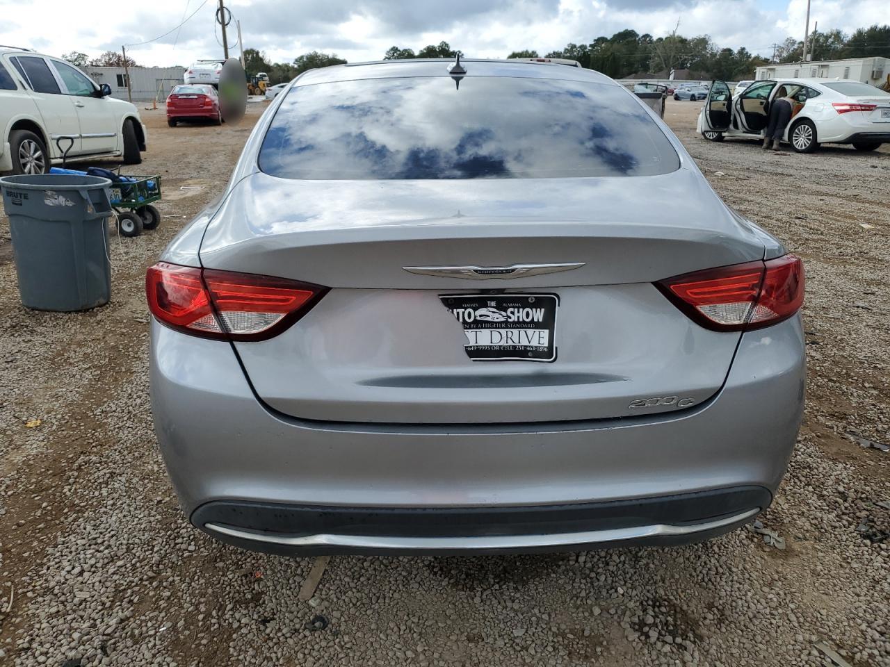 Chrysler 200 C Image 8