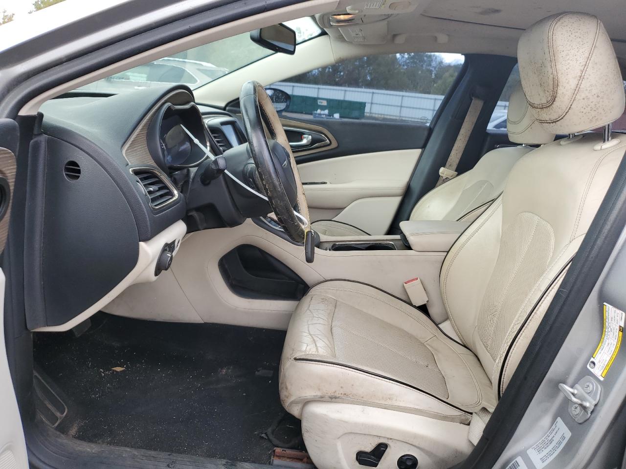 Chrysler 200 C Image 3