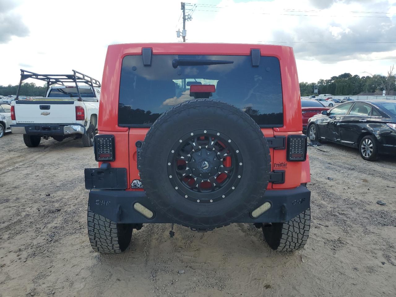 Jeep Wrangler Sahara Image 7