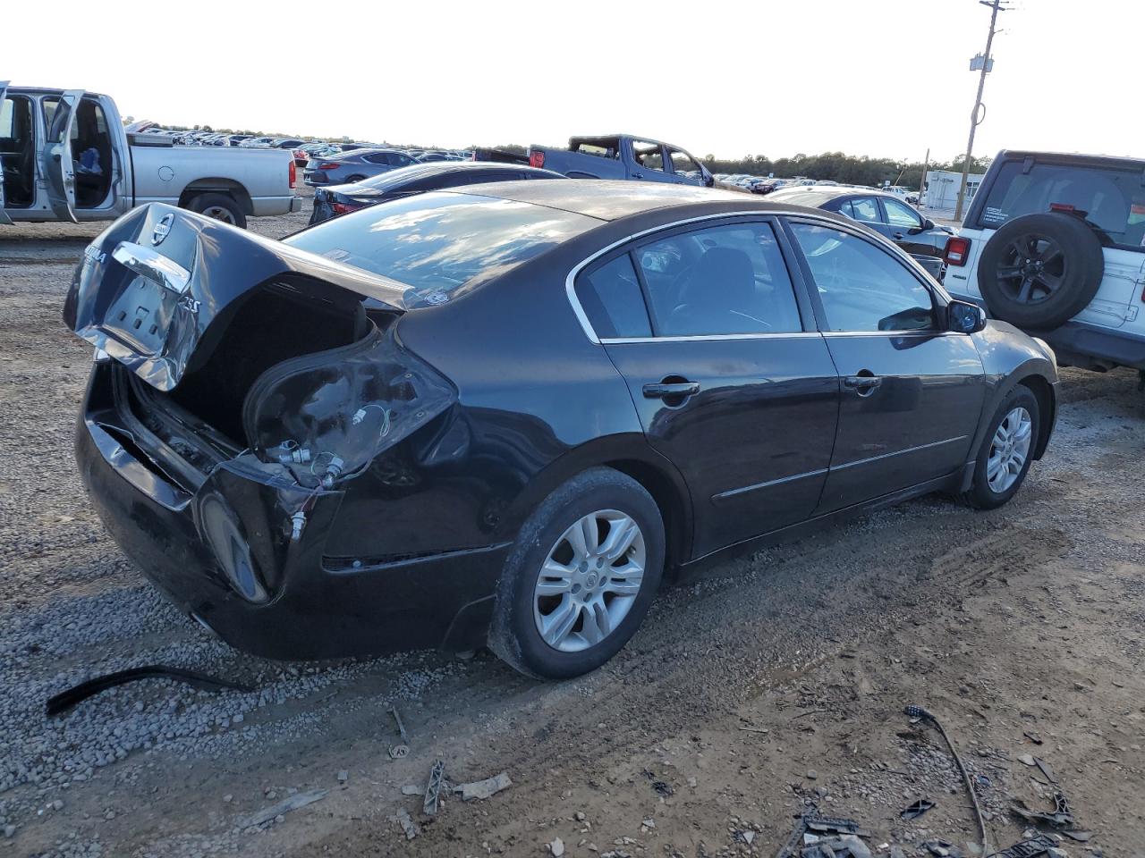 Nissan Altima Base Image 5