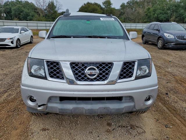 Nissan Frontier Crew Cab Le Image 9