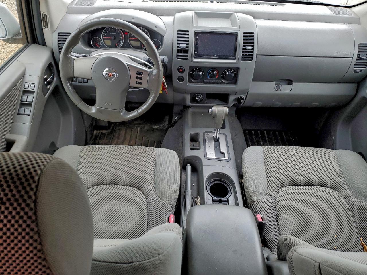 Nissan Frontier Crew Cab Le Image 10