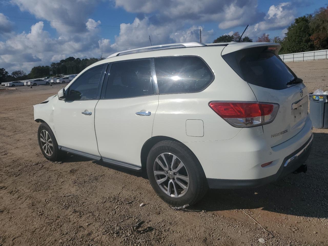 Nissan Pathfinder S Image 8