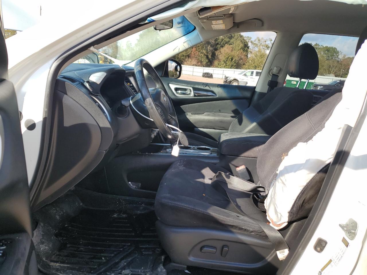 Nissan Pathfinder S Image 10