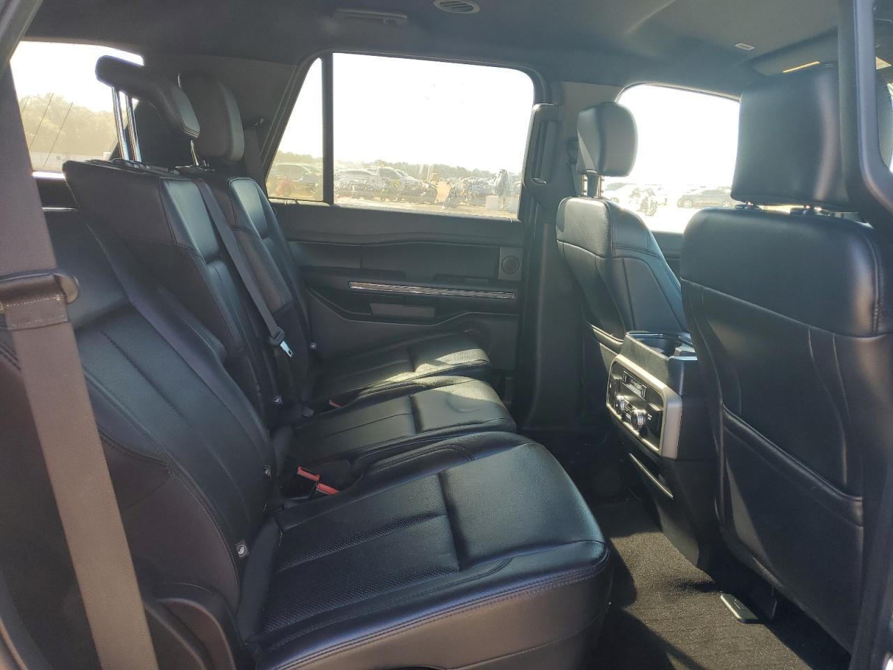 Ford Expedition Xlt Image 11