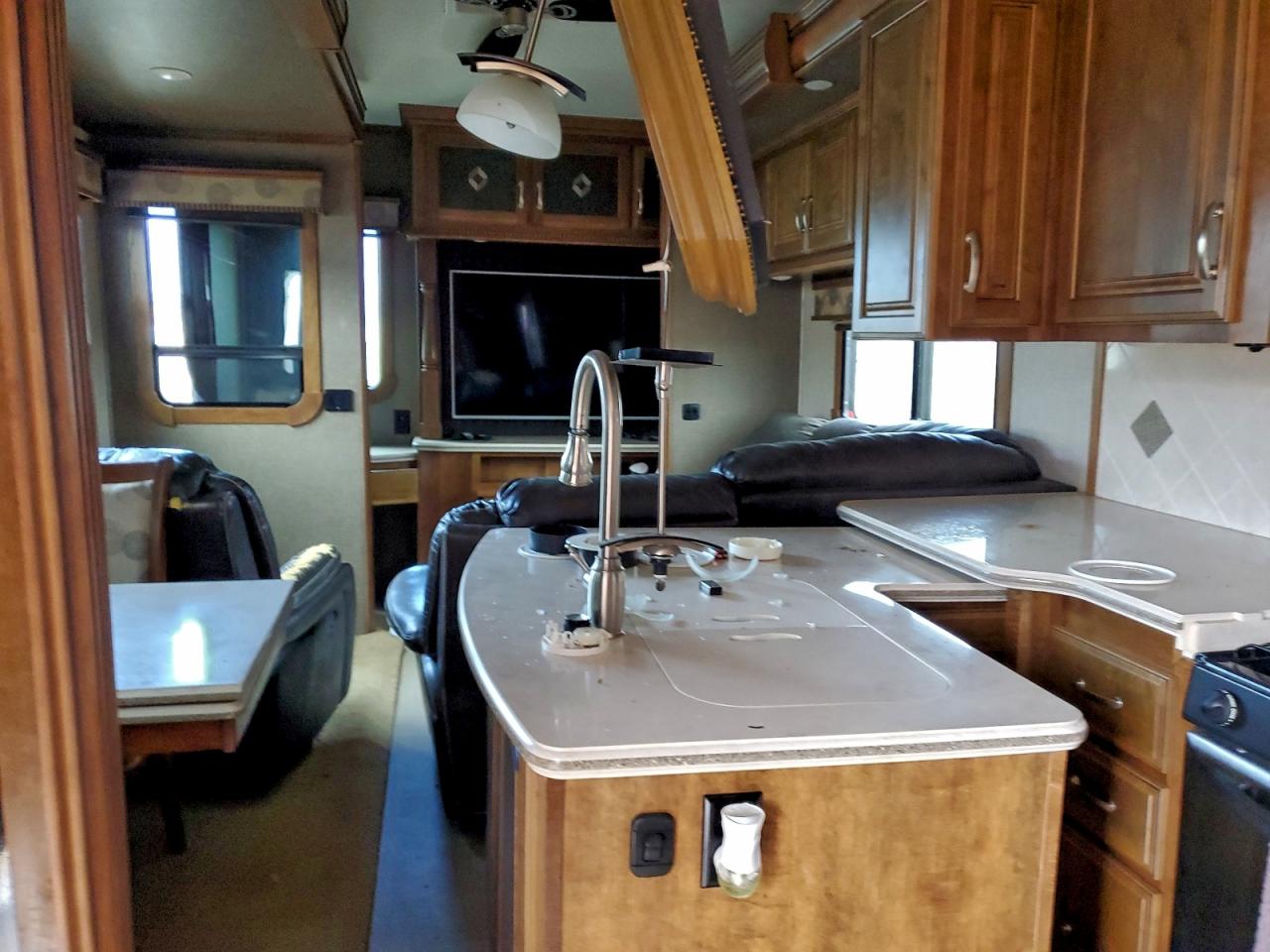 Camp 5th Wheel Image 6