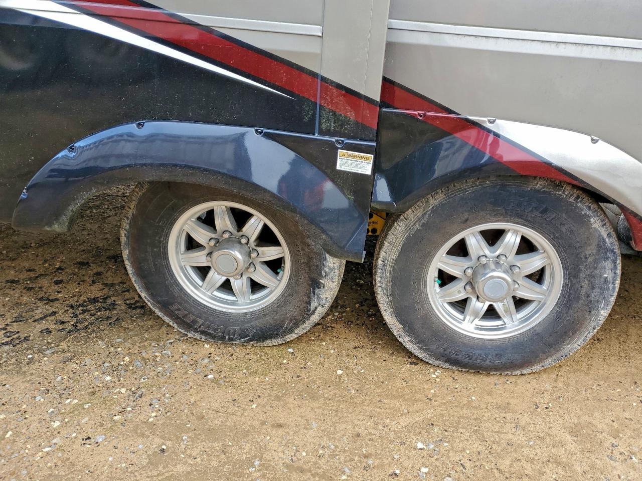 Camp 5th Wheel Image 8