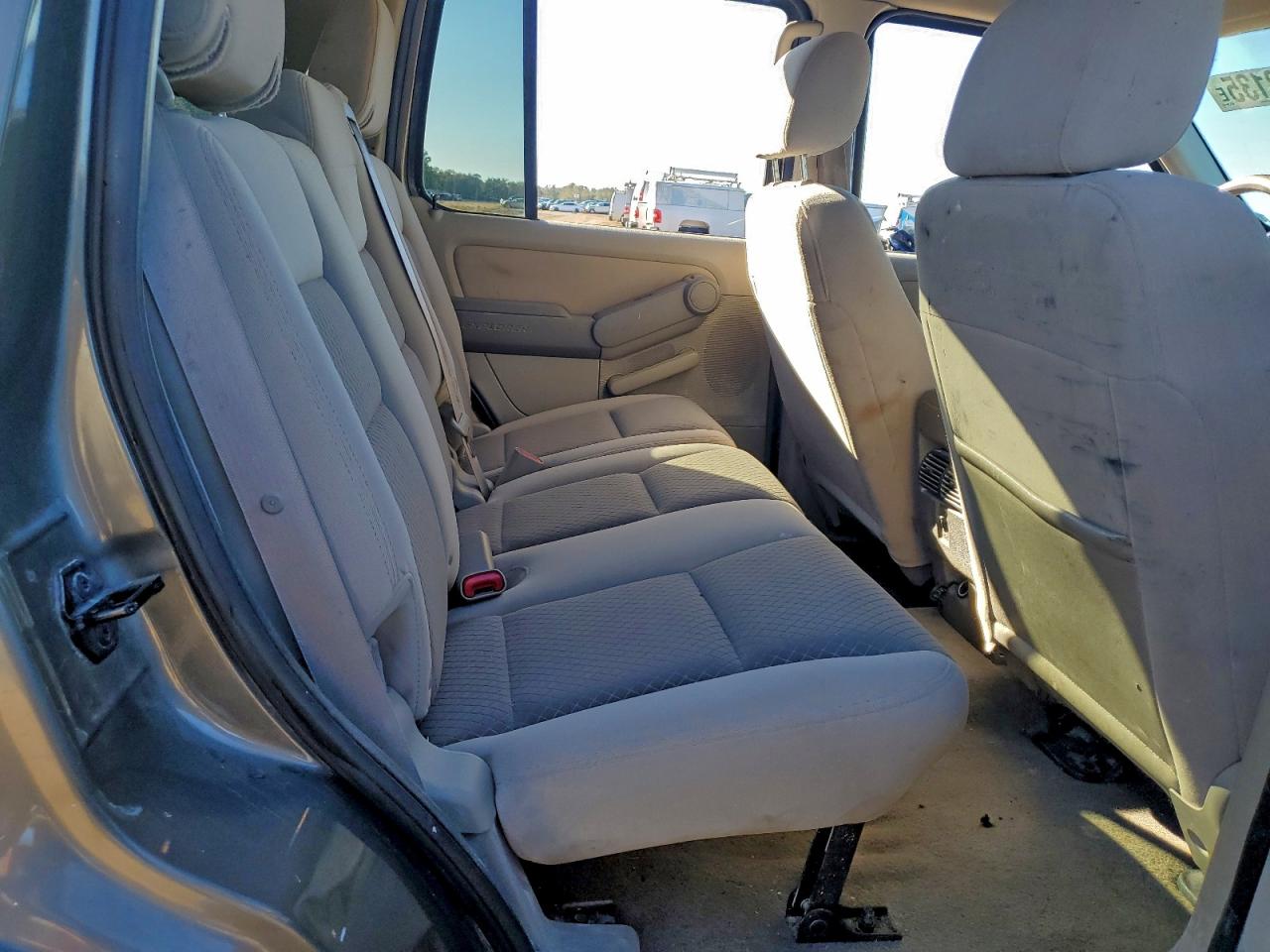 Ford Explorer Xls Image 4