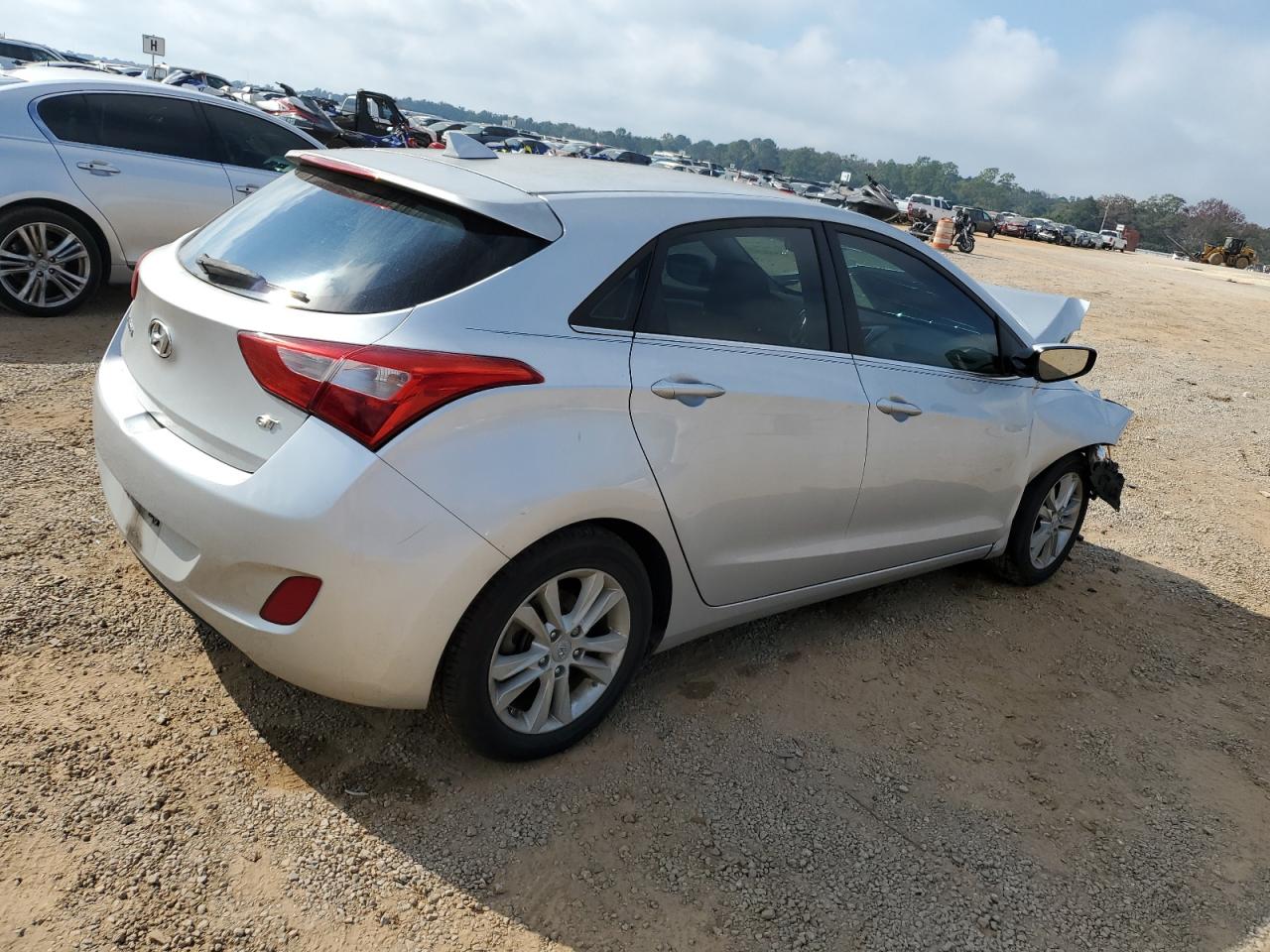 Hyundai ELANTRA Image 2