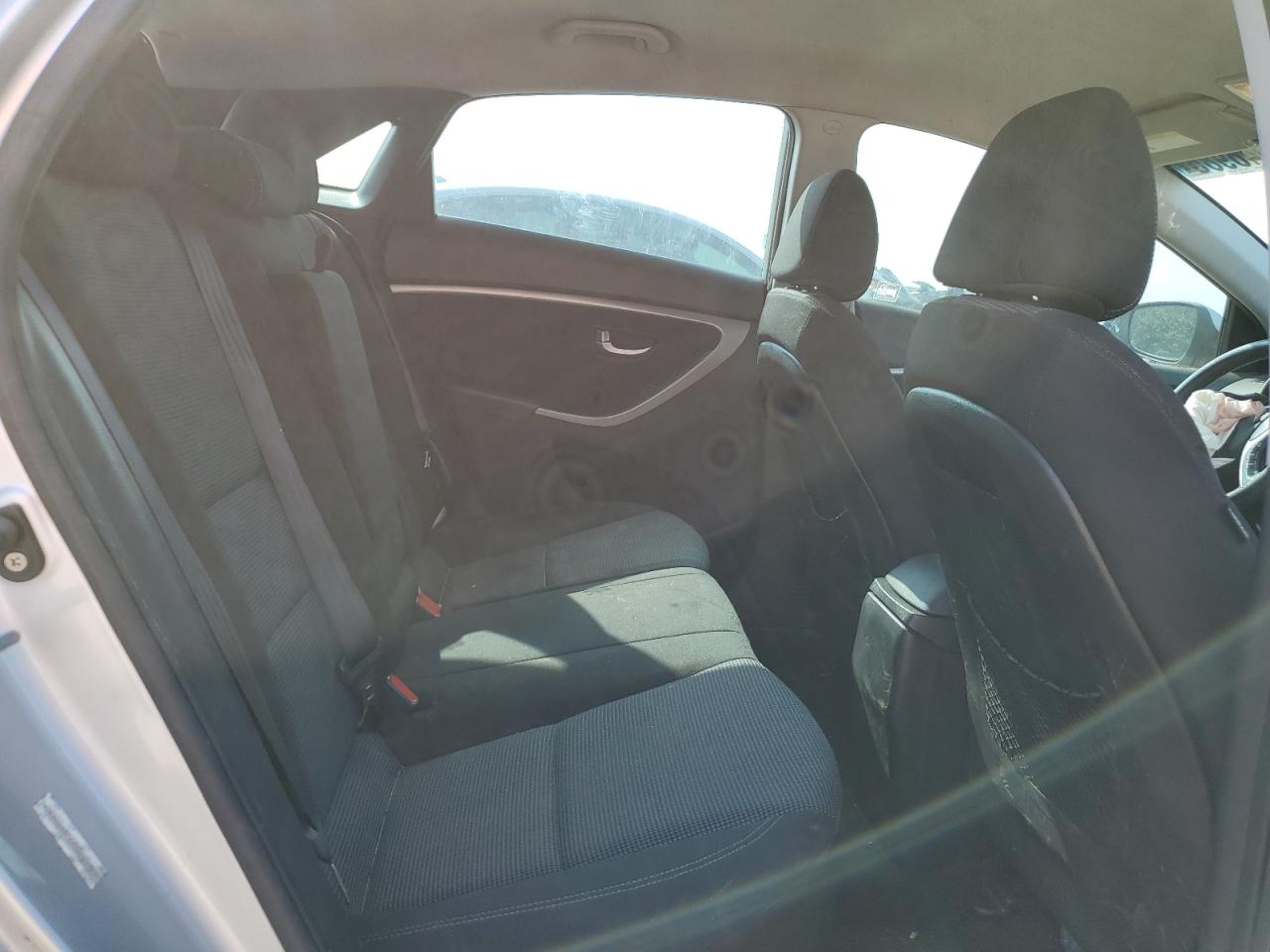 Hyundai ELANTRA Image 3